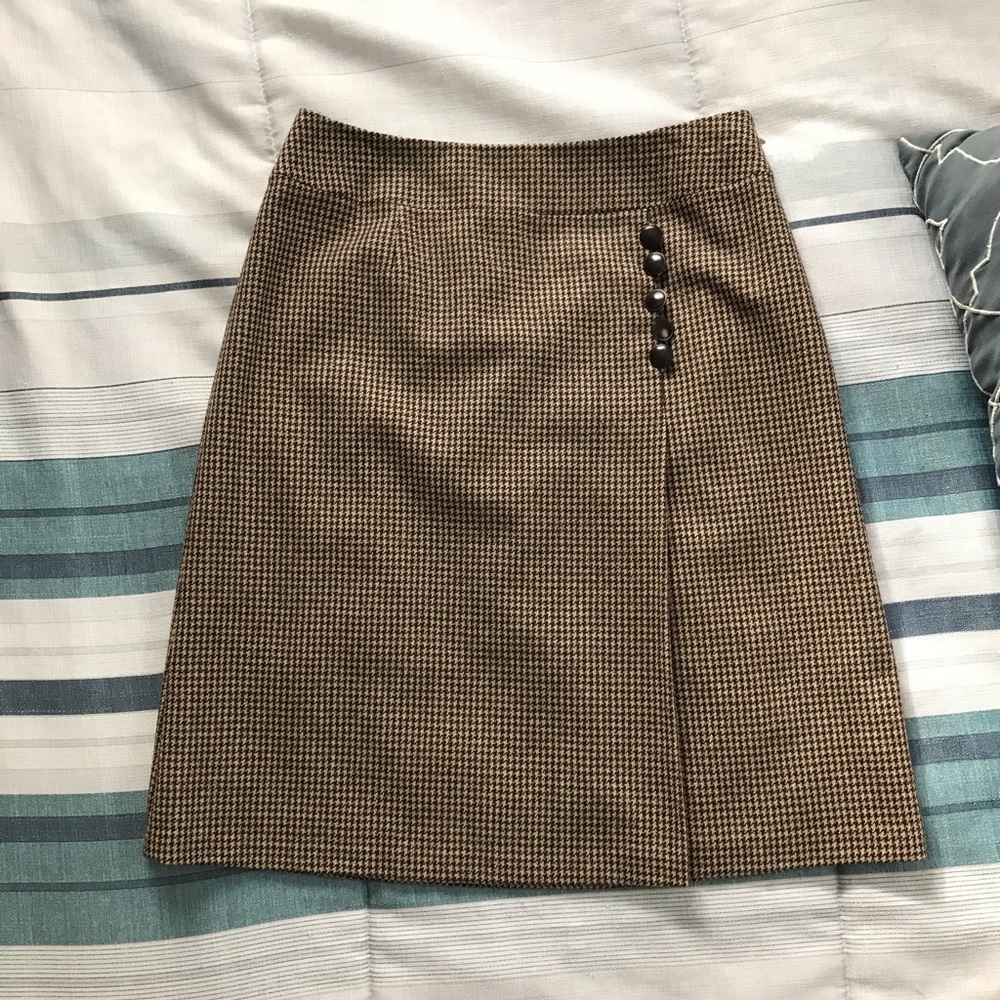 Talbots Wool Pencil Skirt • Size 8 • Perfect for fall and winter!